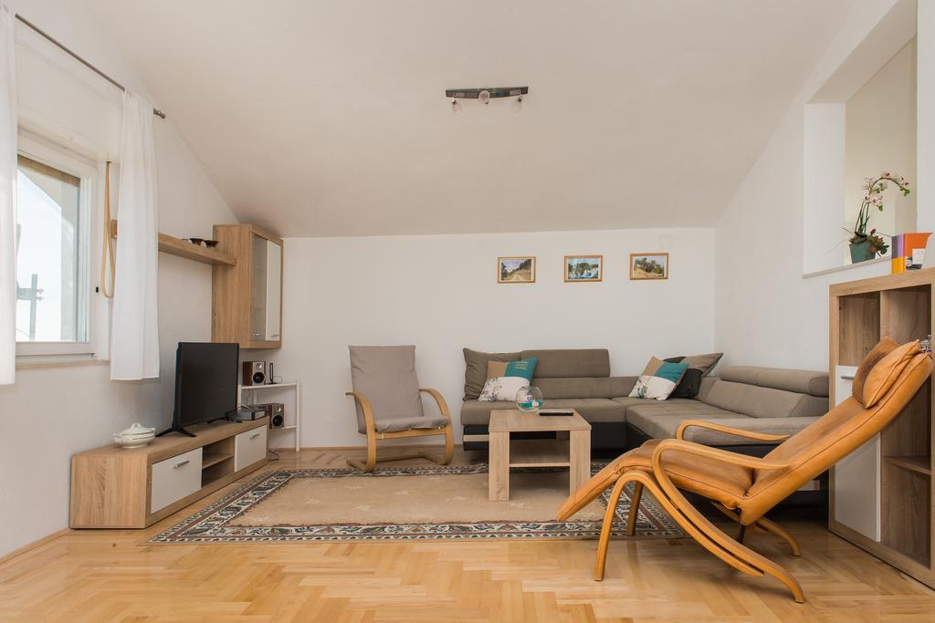 Apartments Rose Каштела Екстер'єр фото
