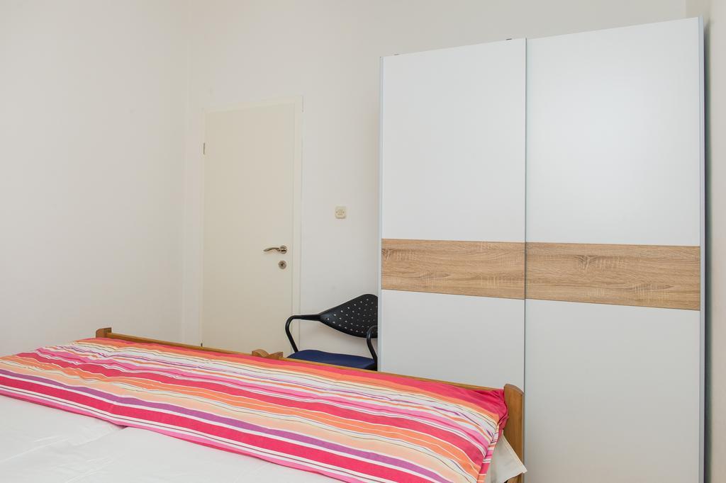Apartments Rose Каштела Екстер'єр фото