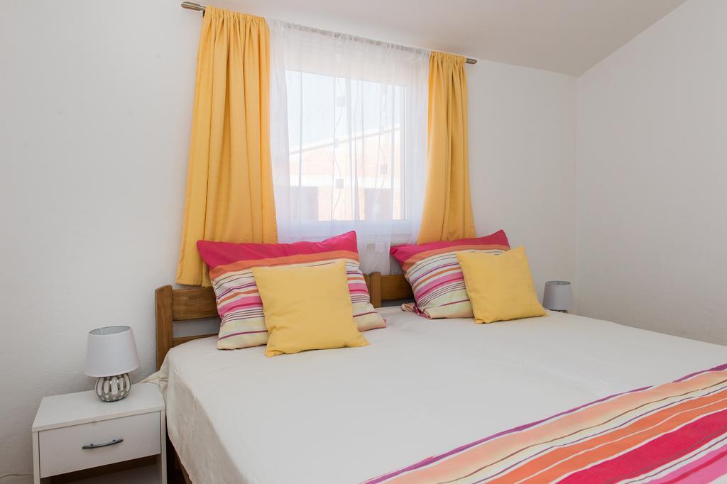 Apartments Rose Каштела Екстер'єр фото
