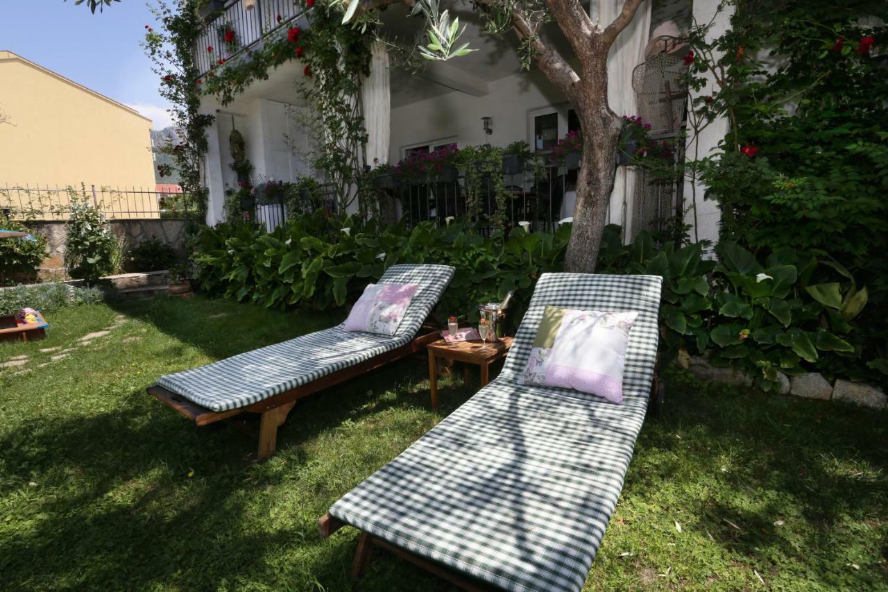 Apartments Rose Каштела Екстер'єр фото