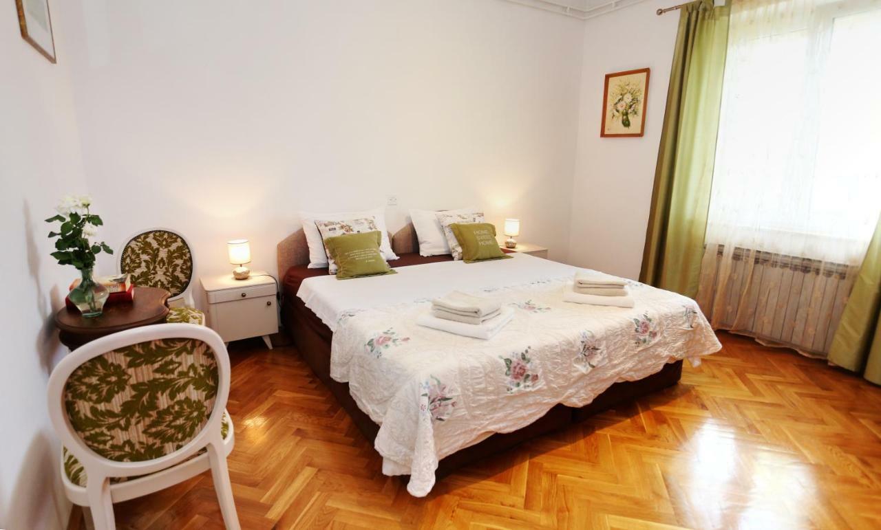 Apartments Rose Каштела Екстер'єр фото