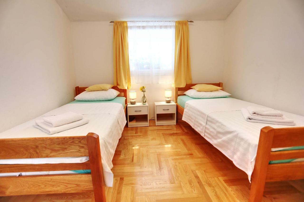 Apartments Rose Каштела Екстер'єр фото