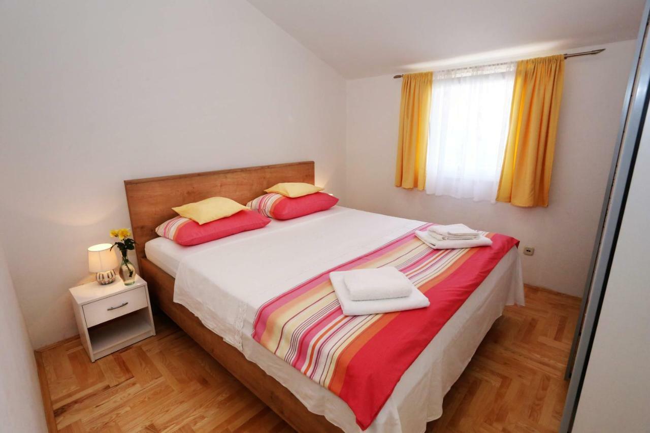 Apartments Rose Каштела Екстер'єр фото